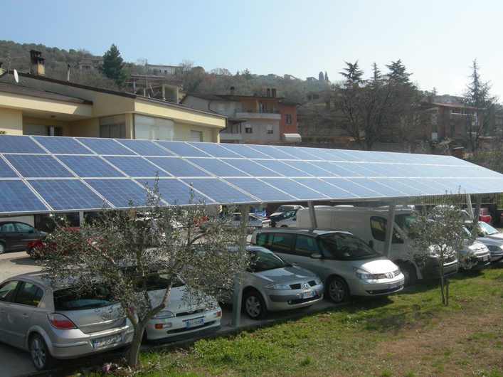 Pensilina fotovoltaica