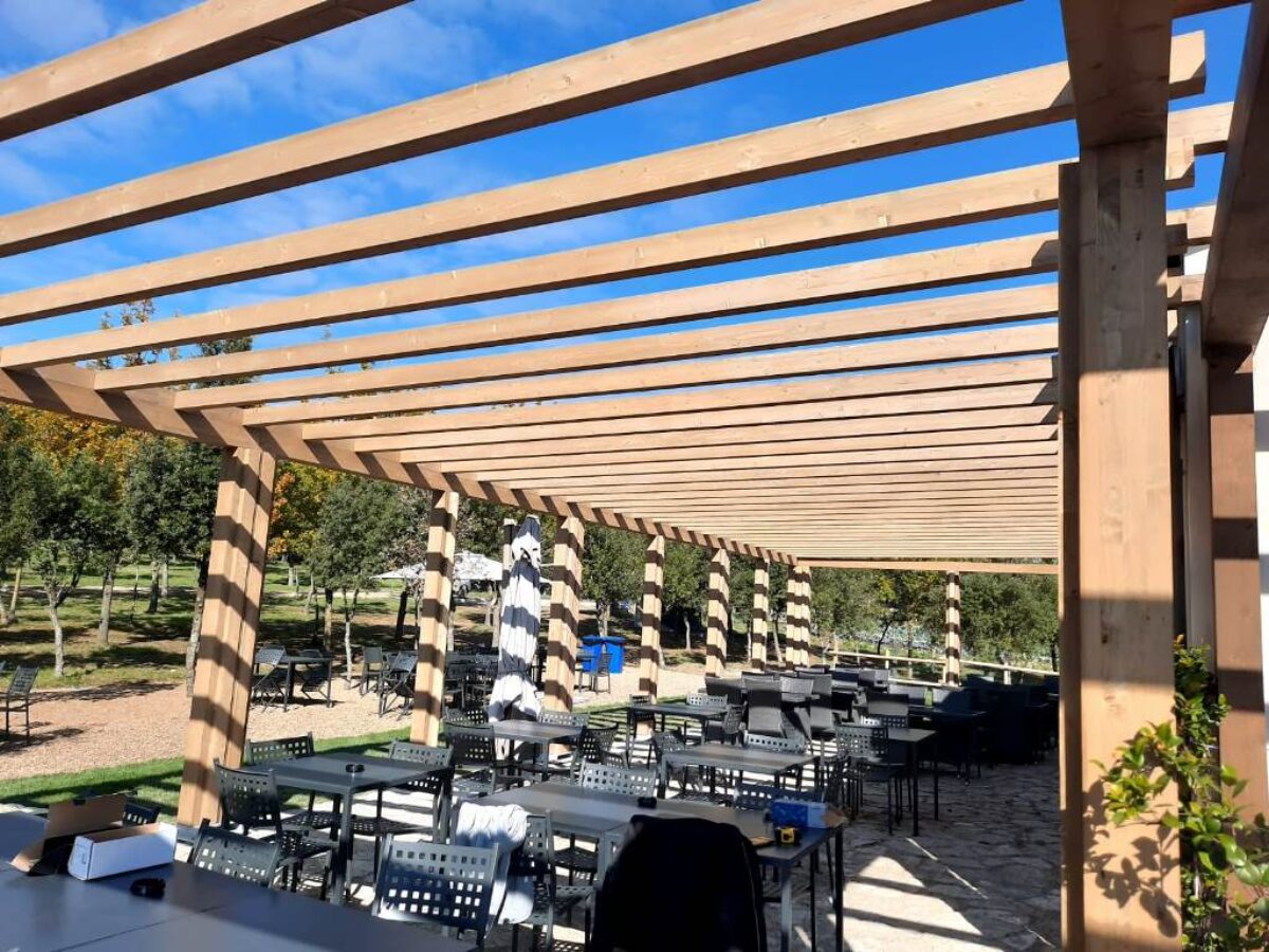 Portico-pergola-moderno-in-legno-Biotec-1-1